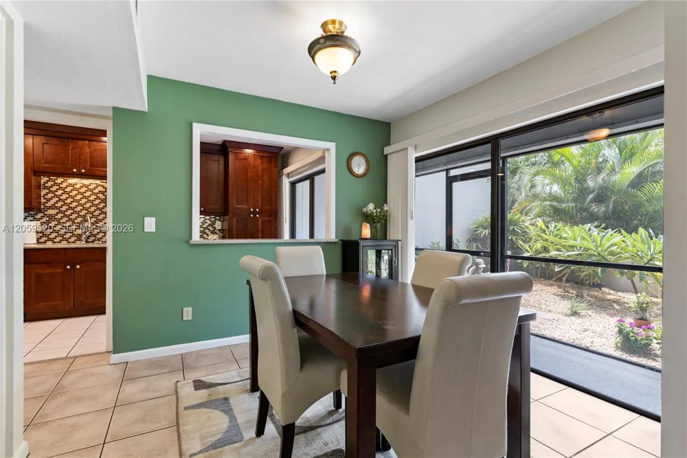 8707 Bardmoor Pl #101 Seminole, FL 33777