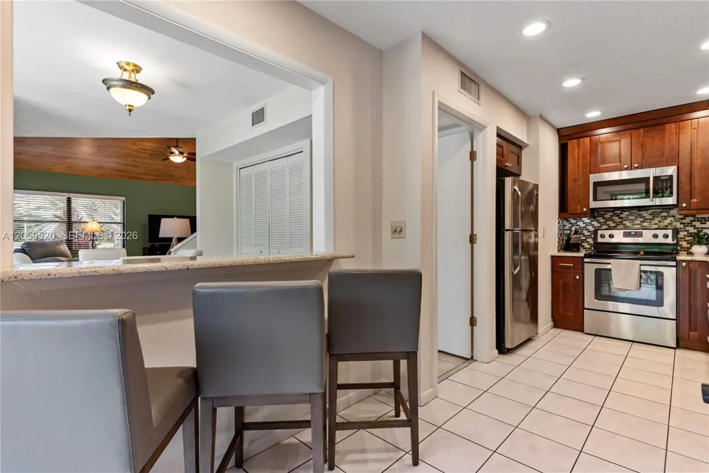 8707 Bardmoor Pl #101 Seminole, FL 33777