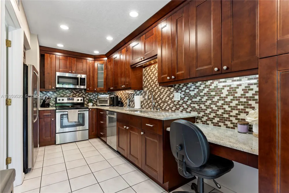 8707 Bardmoor Pl #101 Seminole, FL 33777