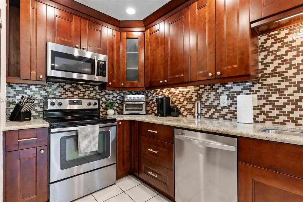 8707 Bardmoor Pl #101 Seminole, FL 33777