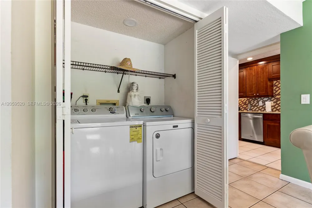 8707 Bardmoor Pl #101 Seminole, FL 33777