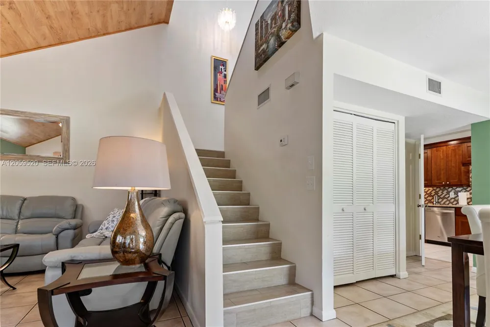 8707 Bardmoor Pl #101 Seminole, FL 33777