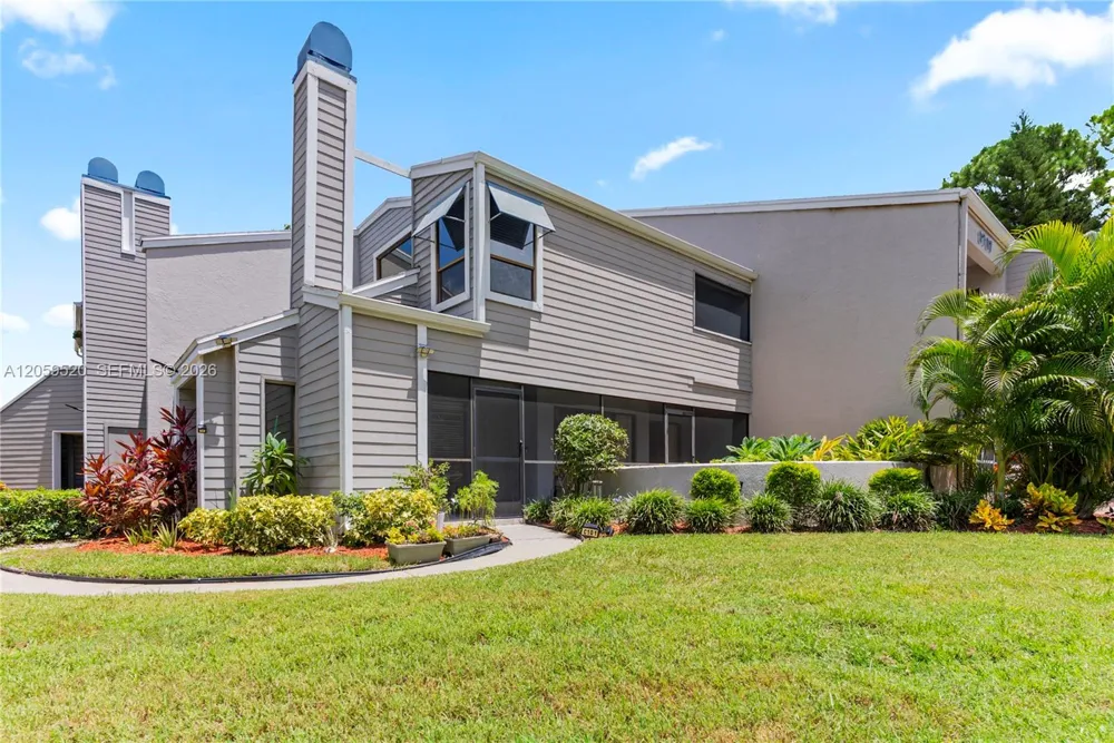 8707 Bardmoor Pl #101 Seminole, FL 33777