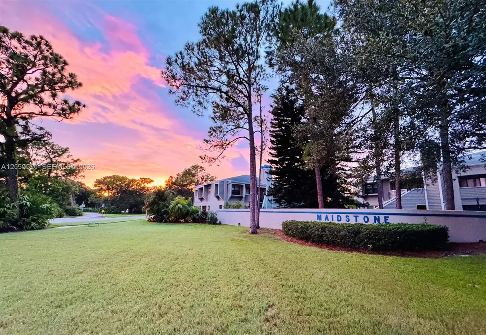 8707 Bardmoor Pl #101 Seminole, FL 33777