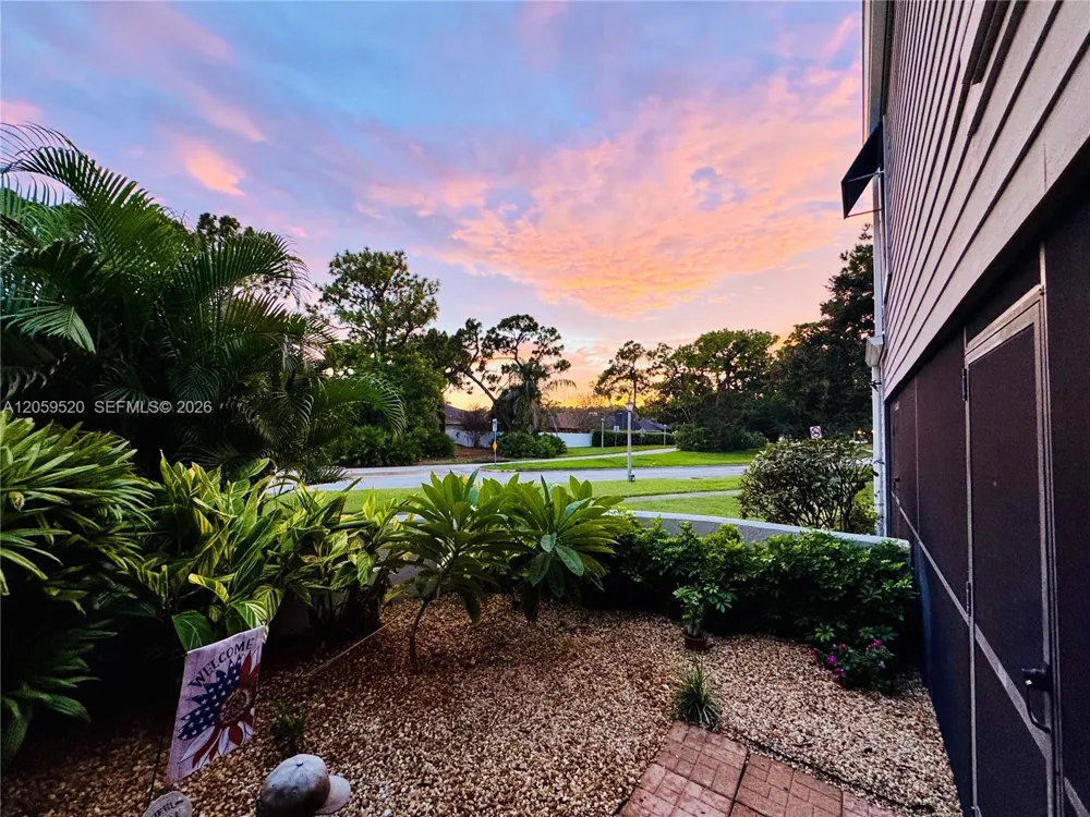 8707 Bardmoor Pl #101 Seminole, FL 33777