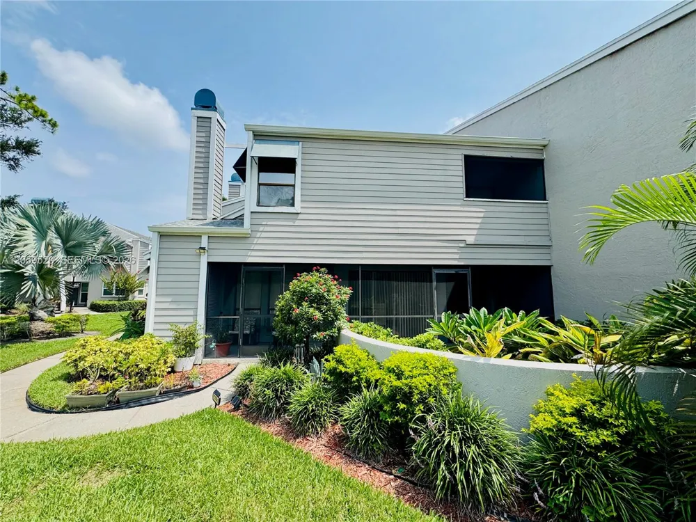 8707 Bardmoor Pl #101 Seminole, FL 33777