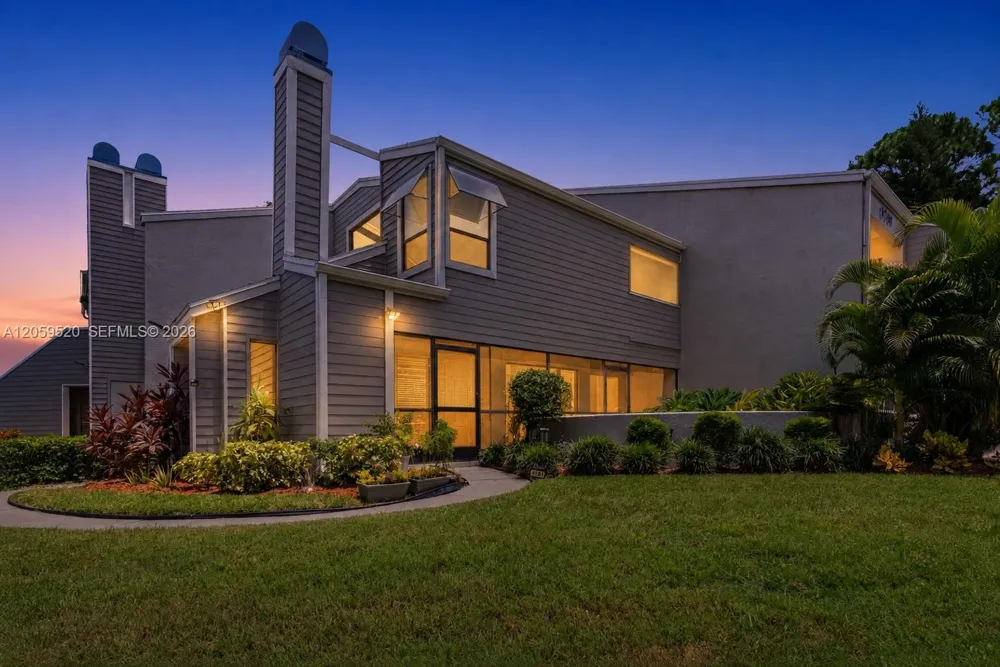 8707 Bardmoor Pl #101 Seminole, FL 33777