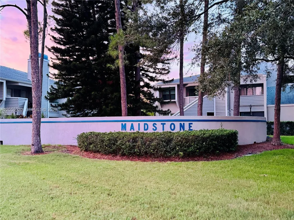 8707 Bardmoor Pl #101 Seminole, FL 33777