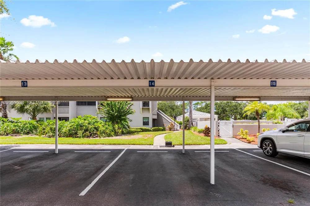 8707 Bardmoor Pl #101 Seminole, FL 33777