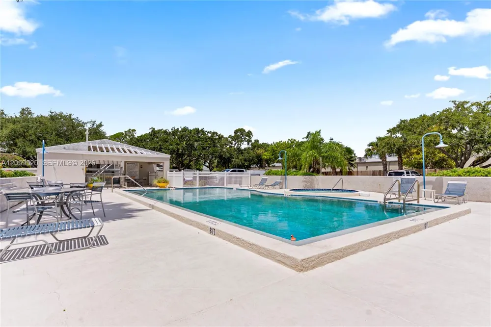 8707 Bardmoor Pl #101 Seminole, FL 33777