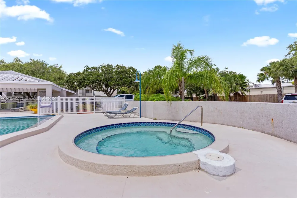 8707 Bardmoor Pl #101 Seminole, FL 33777