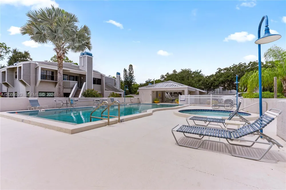 8707 Bardmoor Pl #101 Seminole, FL 33777