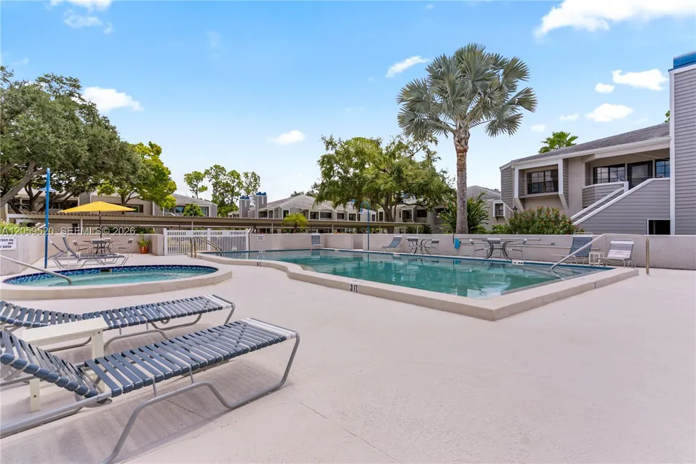 8707 Bardmoor Pl #101 Seminole, FL 33777