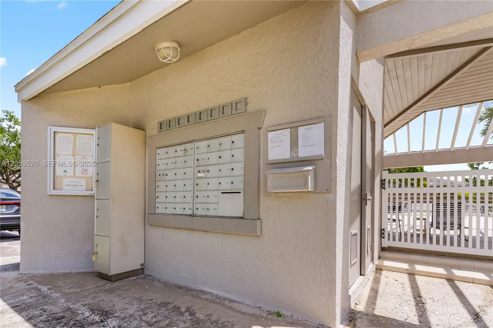 8707 Bardmoor Pl #101 Seminole, FL 33777