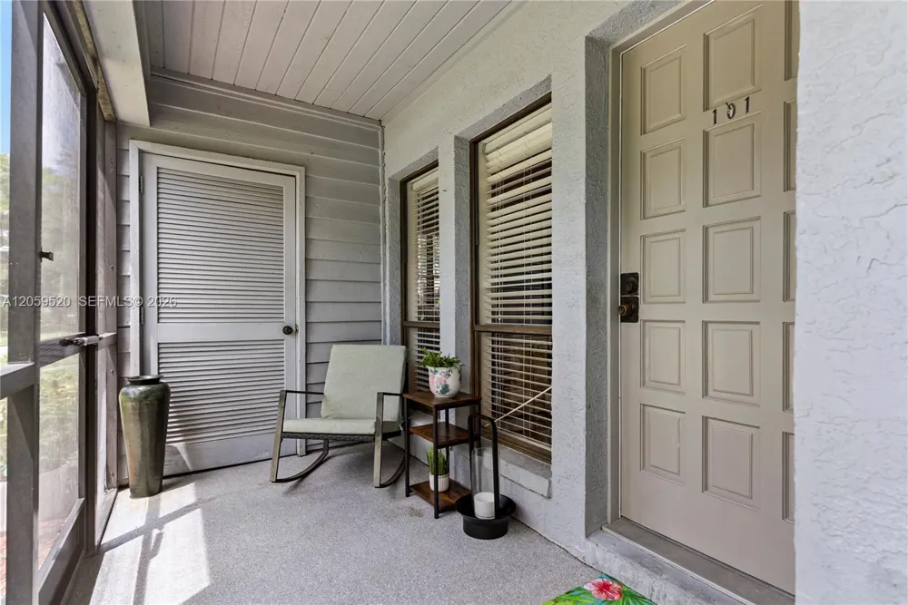 8707 Bardmoor Pl #101 Seminole, FL 33777