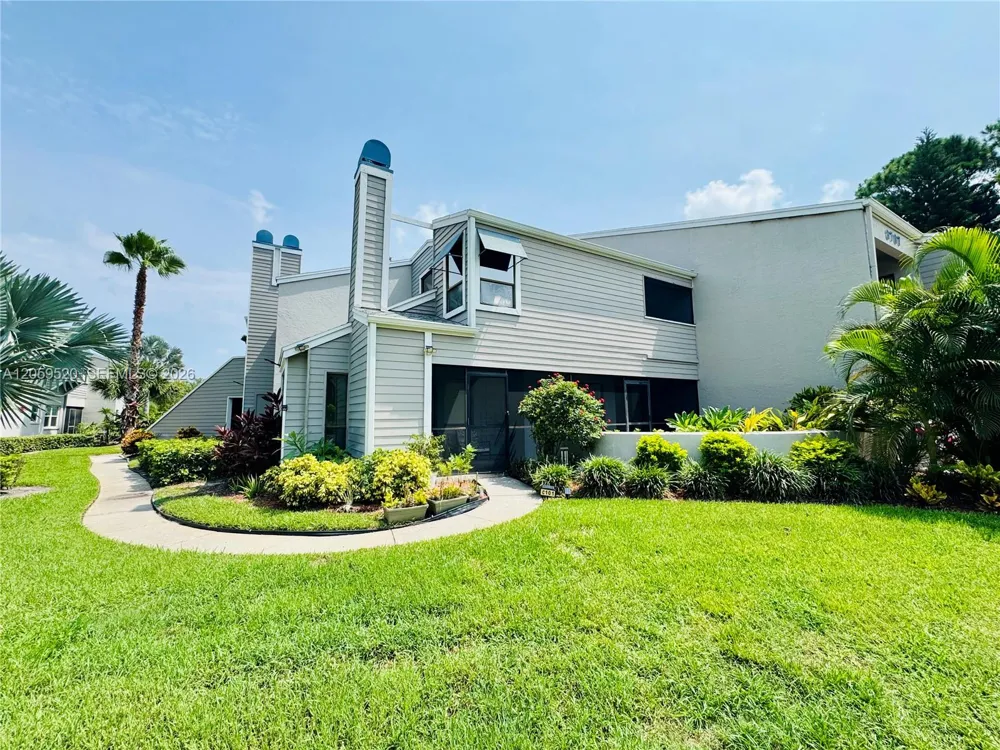 8707 Bardmoor Pl #101 Seminole, FL 33777