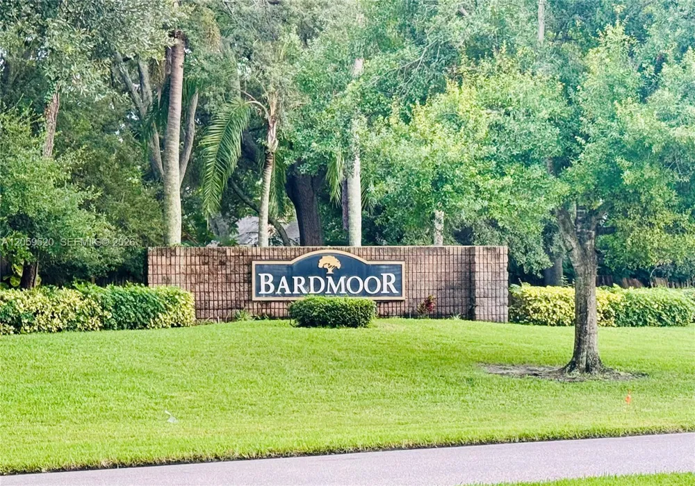 8707 Bardmoor Pl #101 Seminole, FL 33777