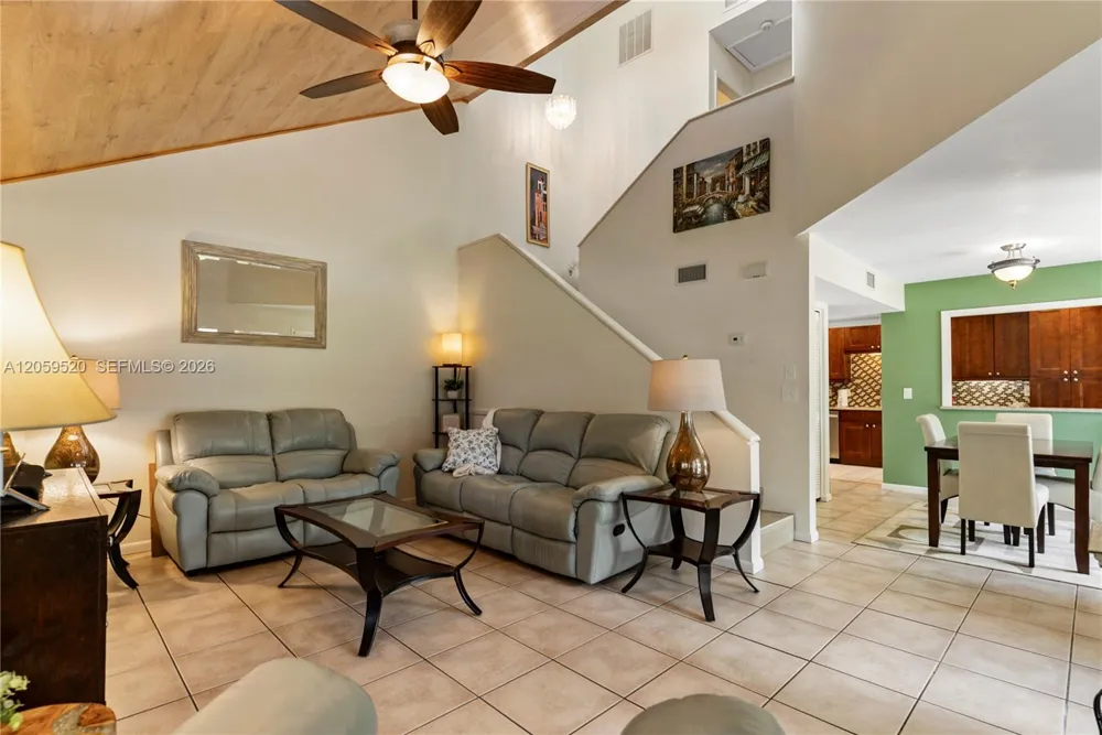 8707 Bardmoor Pl #101 Seminole, FL 33777