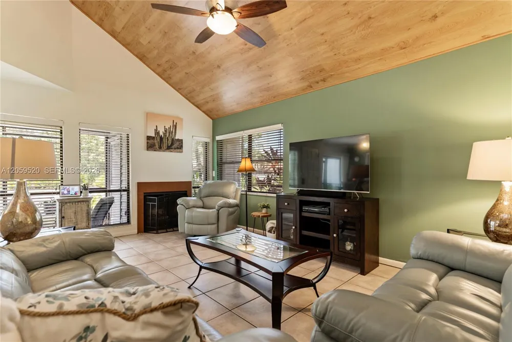 8707 Bardmoor Pl #101 Seminole, FL 33777