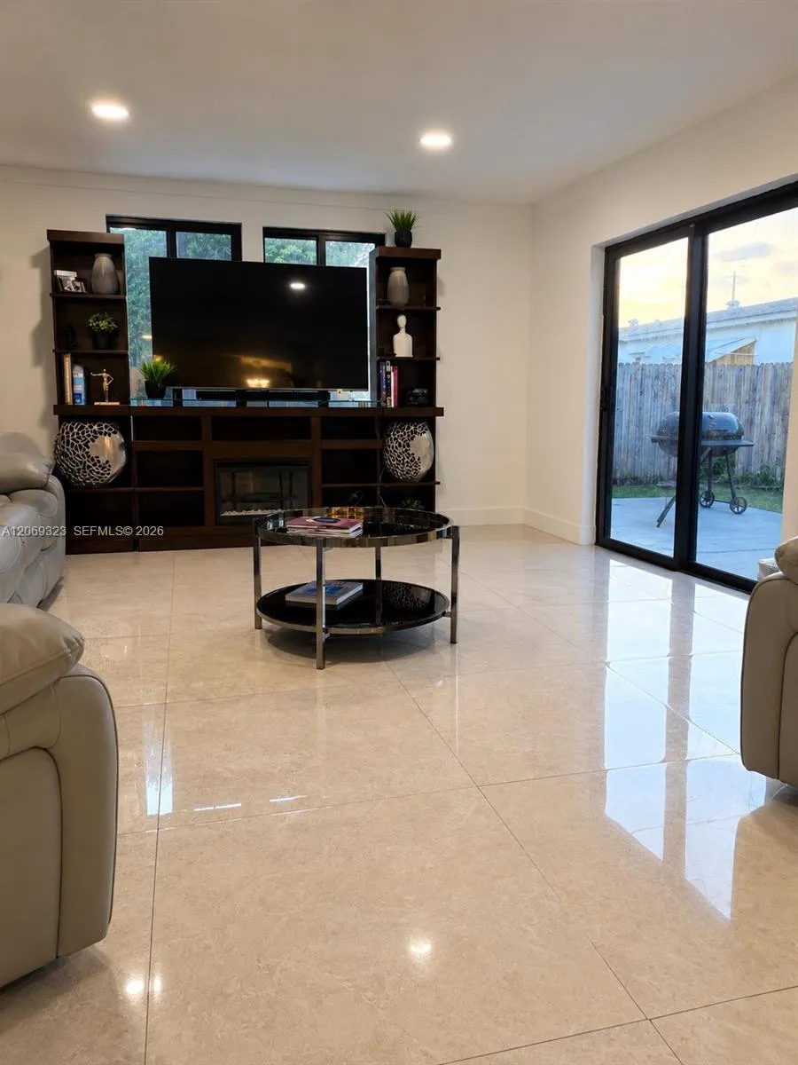 2906 Island Dr Miramar, FL 33023
