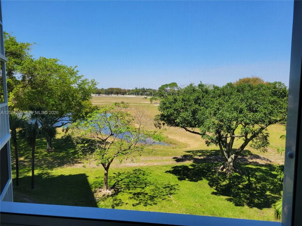 3090 Course Dr #405 Pompano Beach, FL 33069
