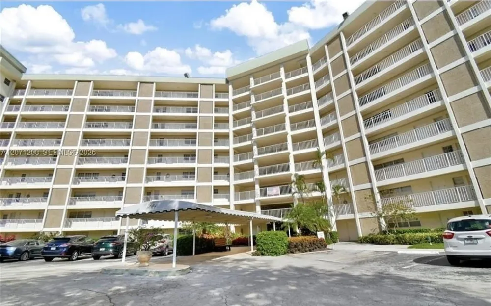 3090 Course Dr #405 Pompano Beach, FL 33069