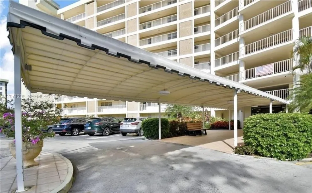 3090 Course Dr #405 Pompano Beach, FL 33069