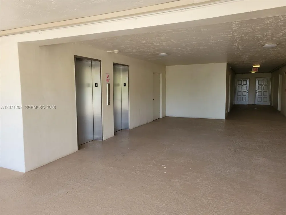 3090 Course Dr #405 Pompano Beach, FL 33069