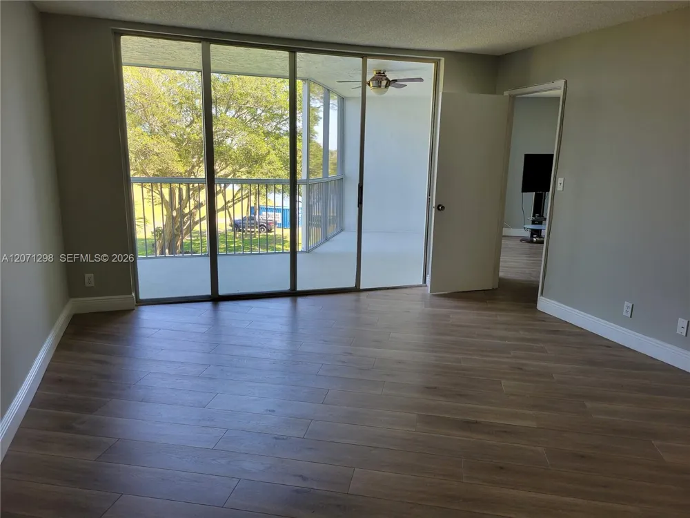 3090 Course Dr #405 Pompano Beach, FL 33069