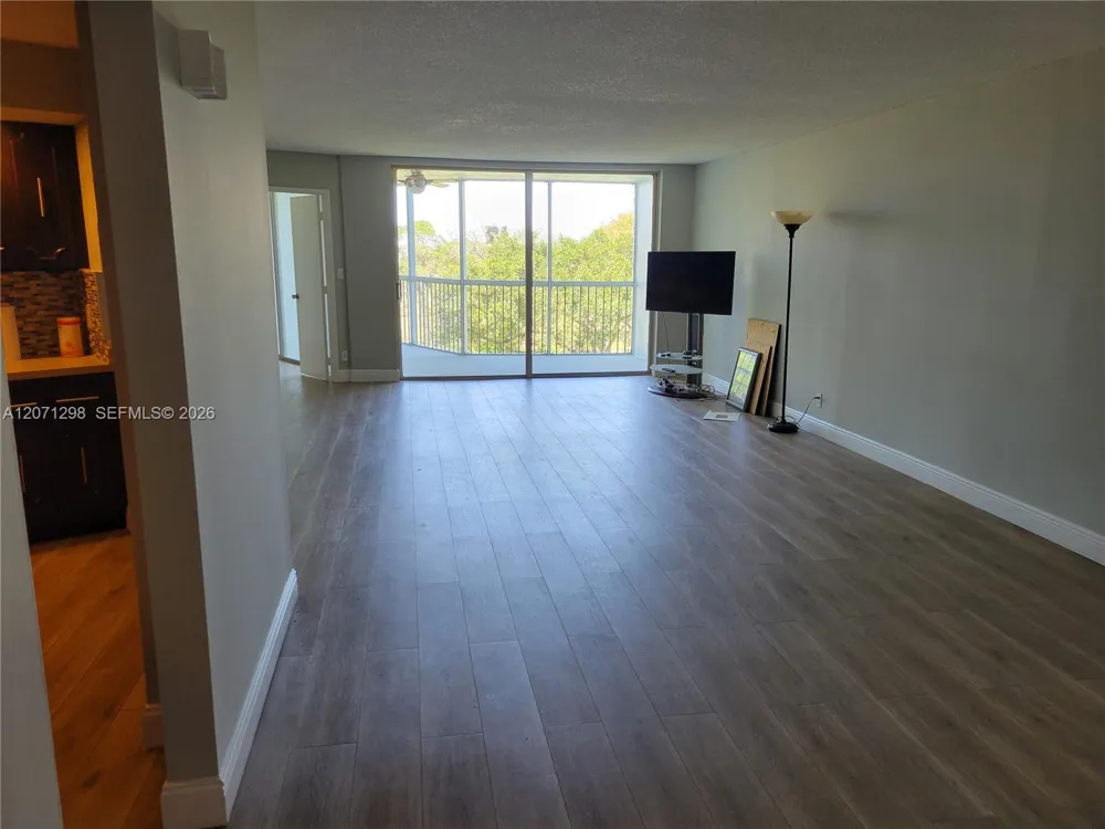 3090 Course Dr #405 Pompano Beach, FL 33069