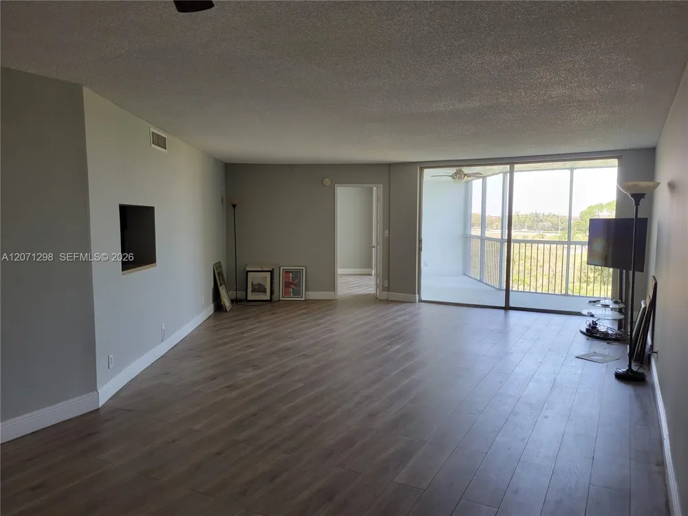 3090 Course Dr #405 Pompano Beach, FL 33069