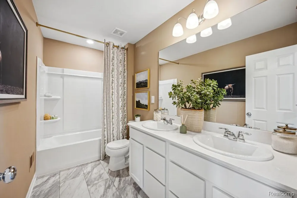 4125 Sedgeview Circle Howell Township, MI 48843