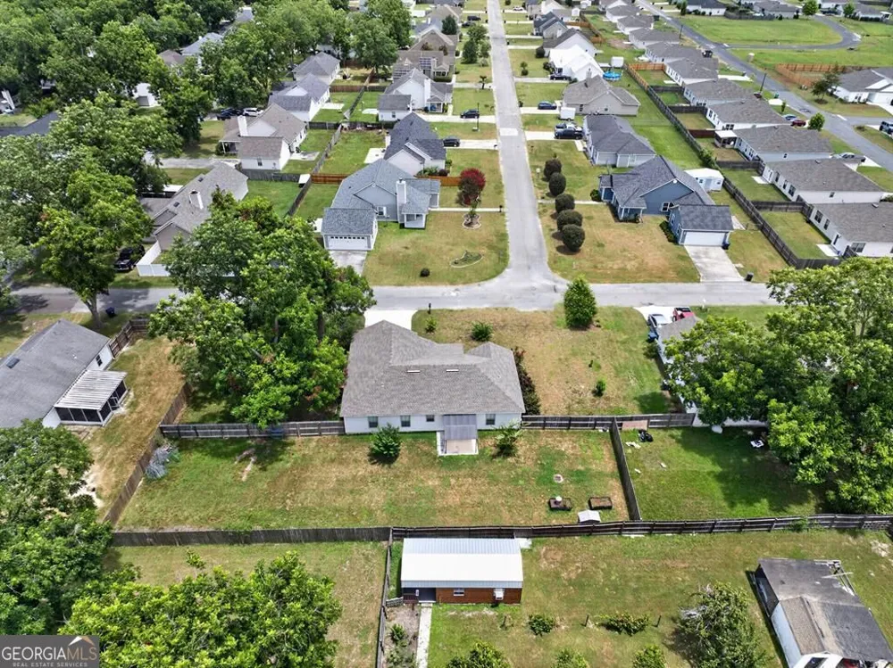 96 Pine ST Ray City, GA 31645