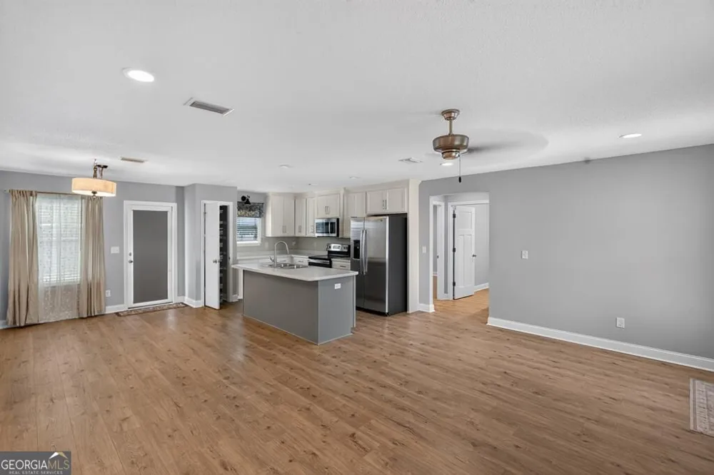 96 Pine ST Ray City, GA 31645