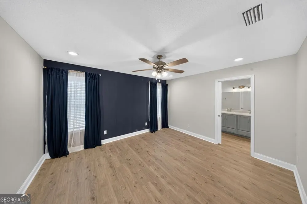 96 Pine ST Ray City, GA 31645