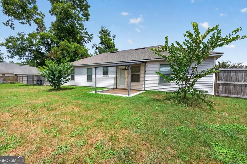 96 Pine ST Ray City, GA 31645
