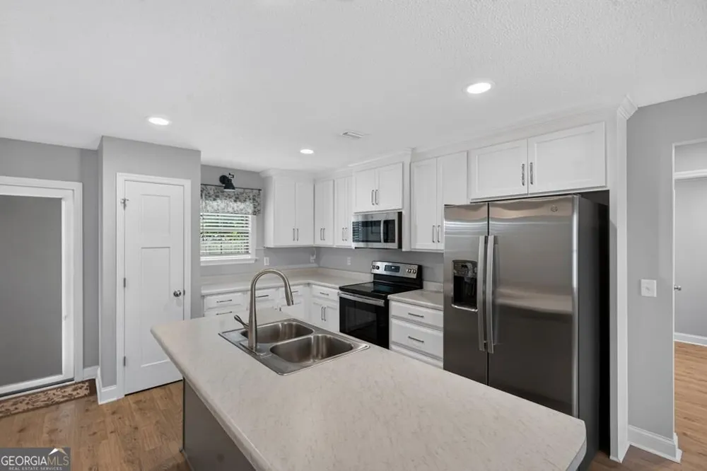 96 Pine ST Ray City, GA 31645