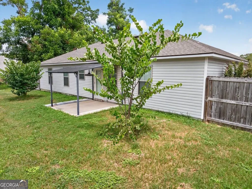 96 Pine ST Ray City, GA 31645