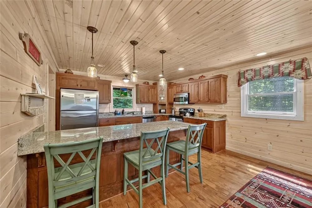 85 Squirrel Chase Morganton, GA 30560