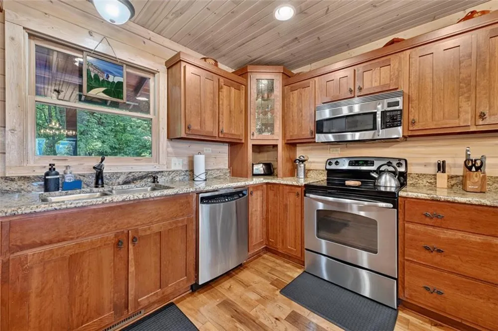 85 Squirrel Chase Morganton, GA 30560