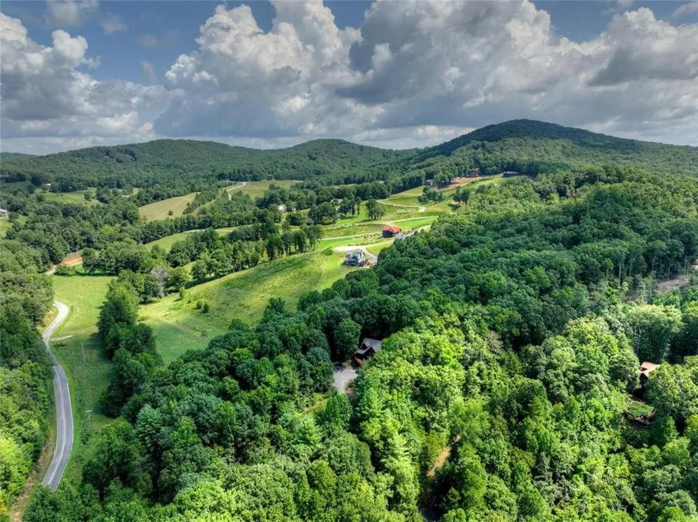 85 Squirrel Chase Morganton, GA 30560