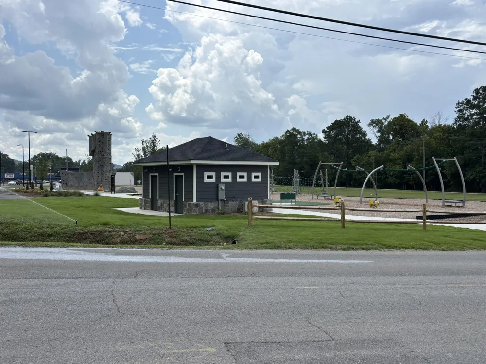 309 Culberson Avenue LaFayette, GA 30728