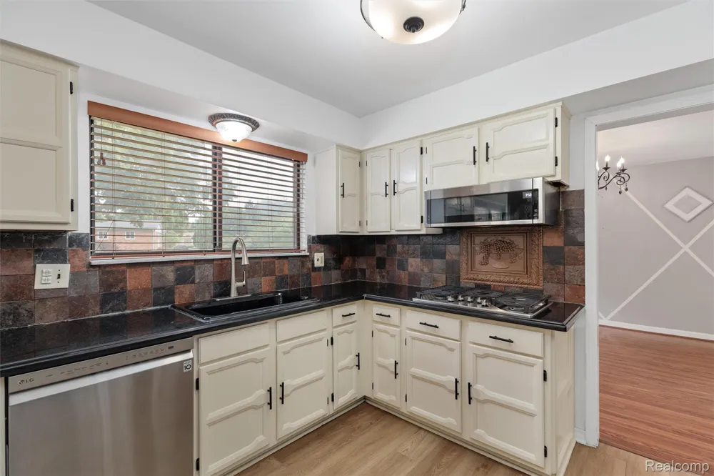 450 Timberline Drive Rochester Hills City, MI 48309