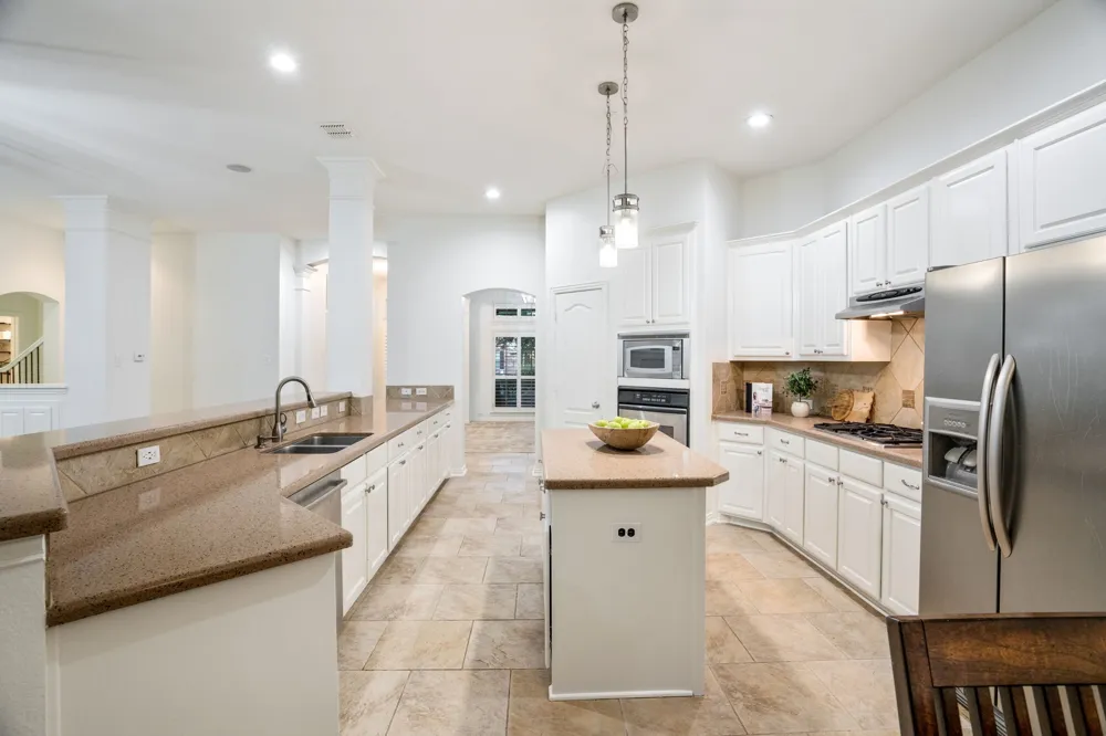 804 SWORD BRIDGE DRIVE Lewisville, TX 75056