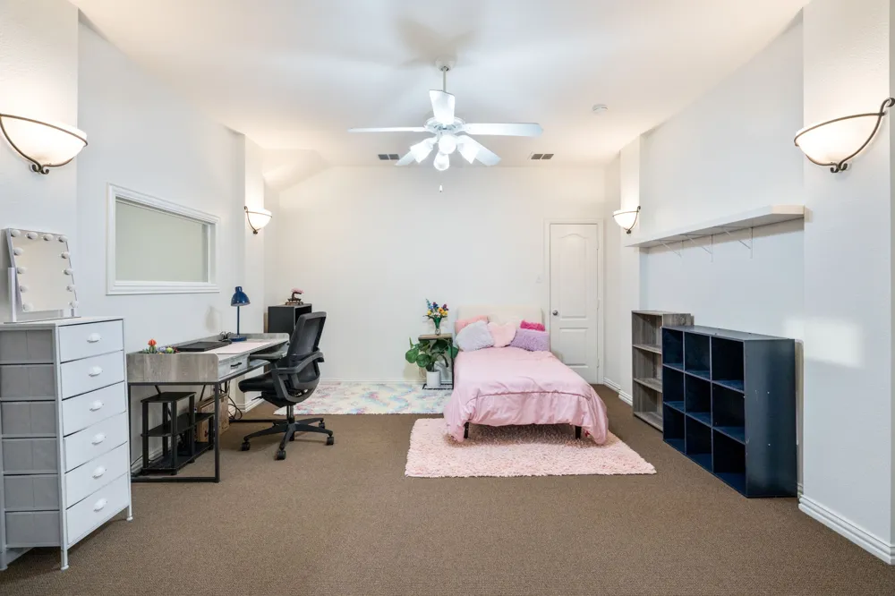 804 SWORD BRIDGE DRIVE Lewisville, TX 75056