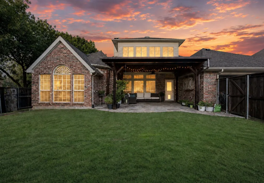 804 SWORD BRIDGE DRIVE Lewisville, TX 75056