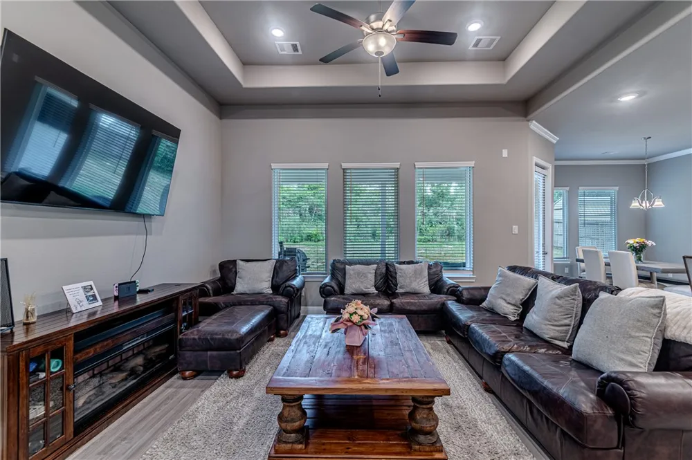 26553 Doe Lane Hempstead, TX 77445
