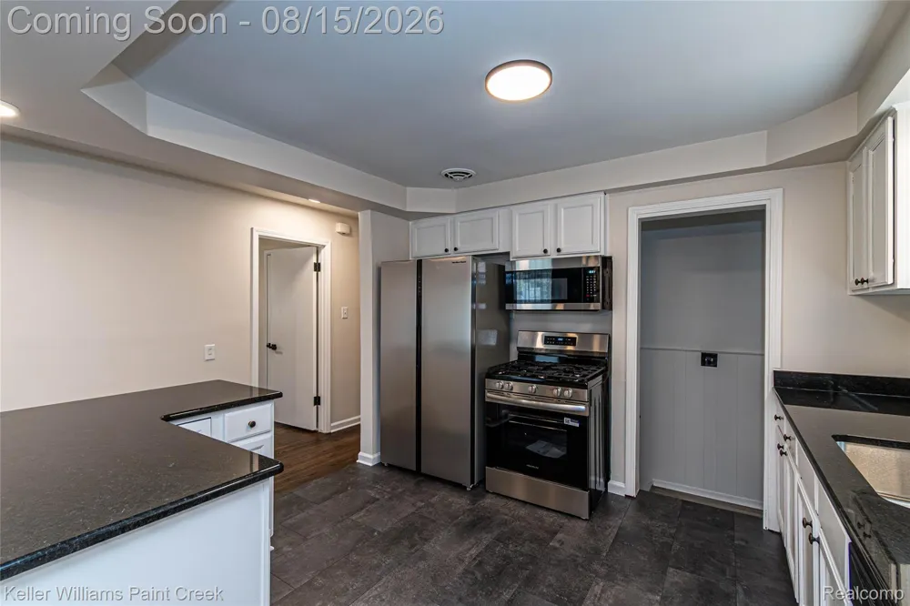 24876 Dale Avenue Eastpointe City, MI 48021