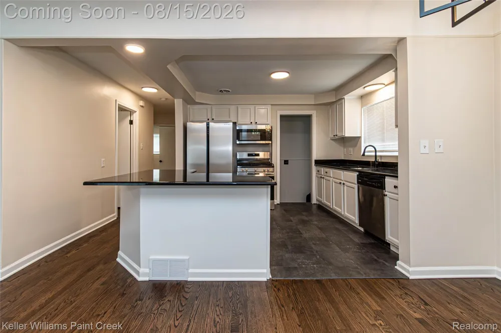 24876 Dale Avenue Eastpointe City, MI 48021