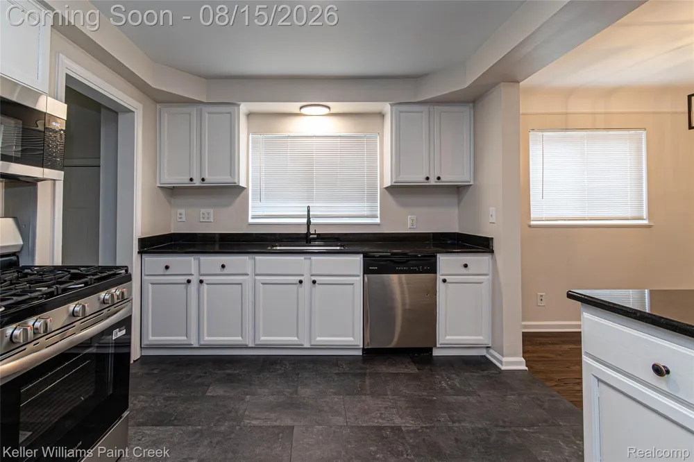 24876 Dale Avenue Eastpointe City, MI 48021